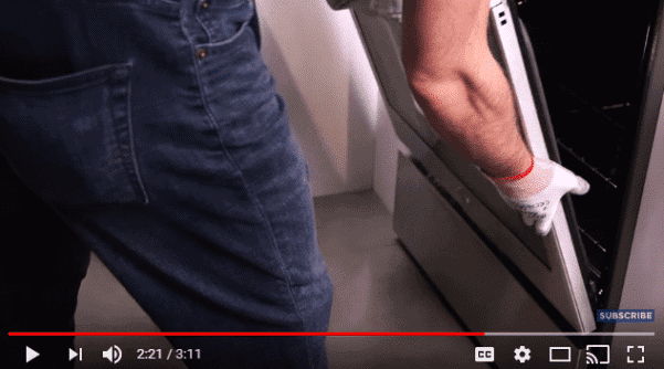 clean-between-oven-doors
