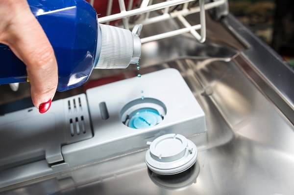 is it necessary to use rinse aid in dishwasher